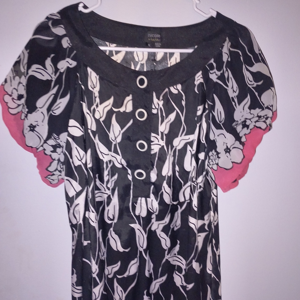 Nicole Miller Button down Blouse size 16.